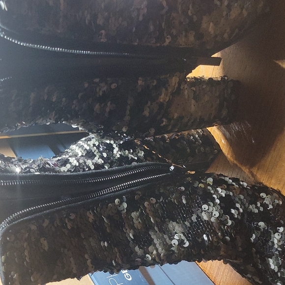 Shoes - Picture 3 of 4